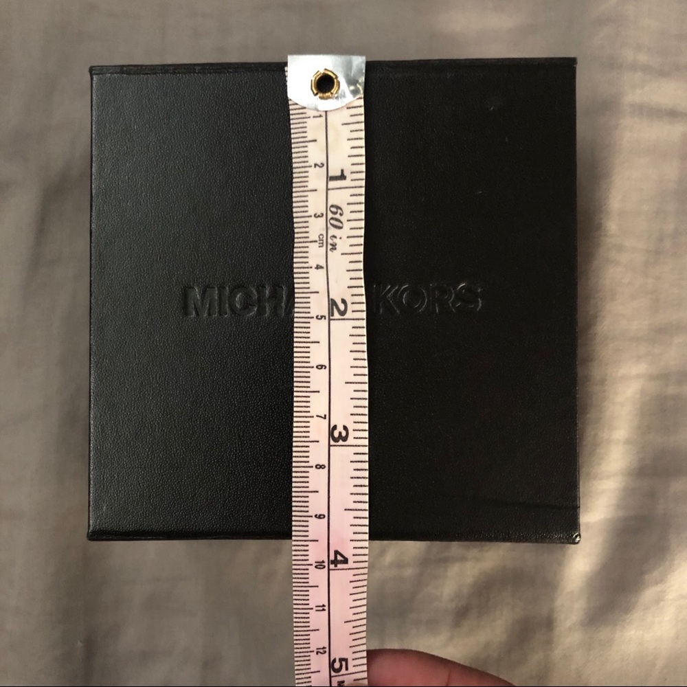 Authentic Michael Kors Box - Picture 11 of 12